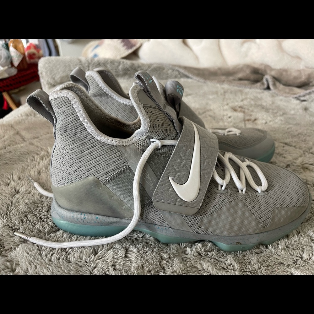 Nike Lebron 14 kids Sz 7